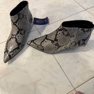 Chic Snakeskin Ankle Booties